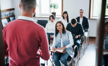 bbw Dozent im Schulungsraum Niederbayern